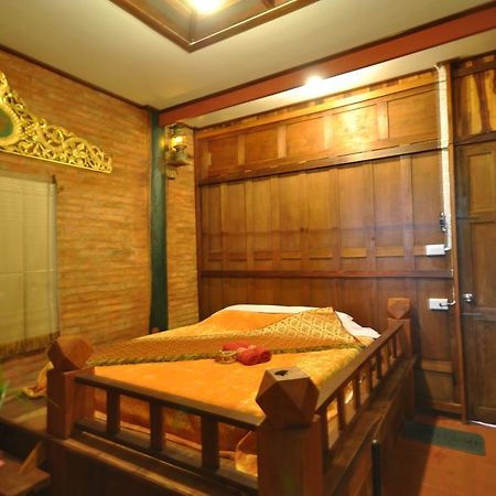 Ayutthaya Bouchic Hostel Bagian luar foto
