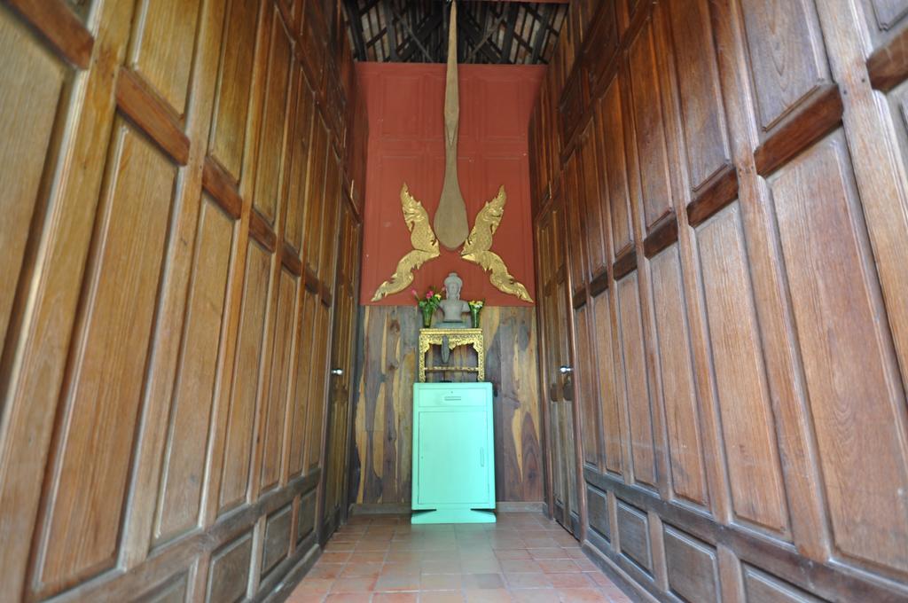Ayutthaya Bouchic Hostel Bagian luar foto