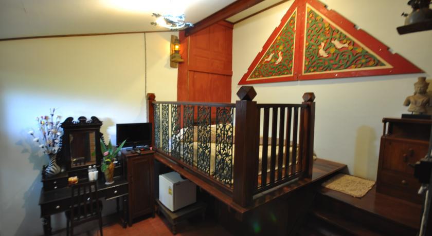 Ayutthaya Bouchic Hostel Bagian luar foto