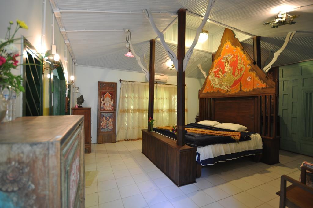 Ayutthaya Bouchic Hostel Bagian luar foto
