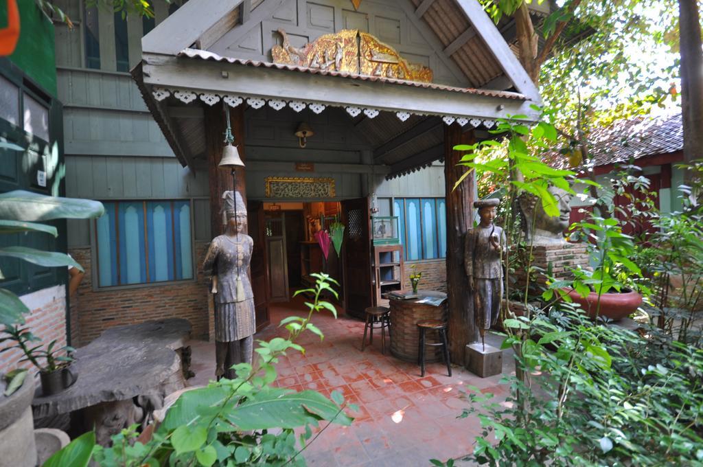 Ayutthaya Bouchic Hostel Bagian luar foto