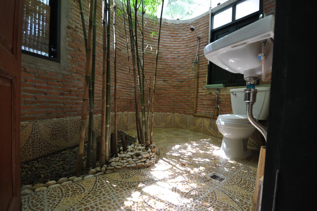 Ayutthaya Bouchic Hostel Bagian luar foto