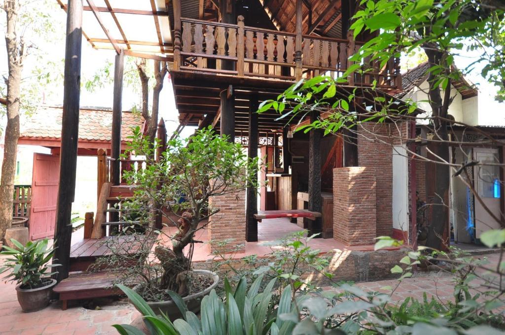Ayutthaya Bouchic Hostel Bagian luar foto