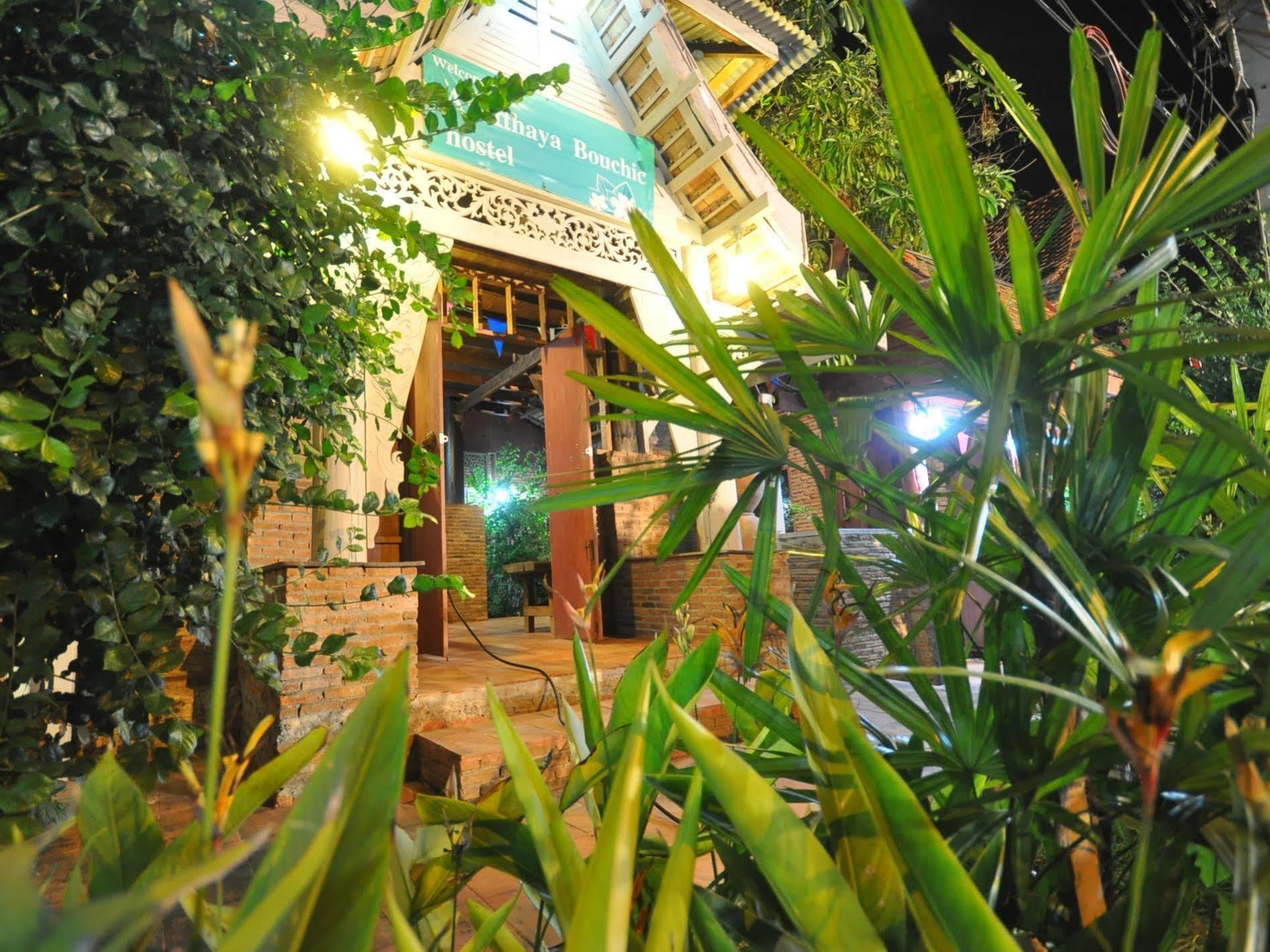 Ayutthaya Bouchic Hostel Bagian luar foto